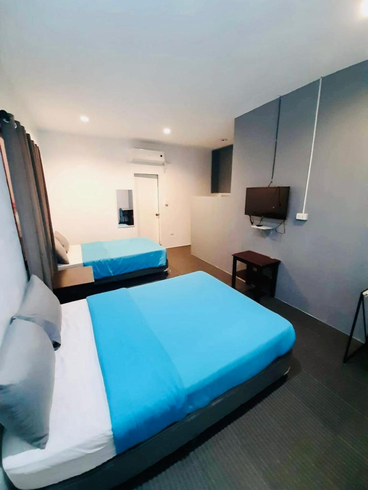 Hometown Hotel - Lacson Bacolod Esterno foto