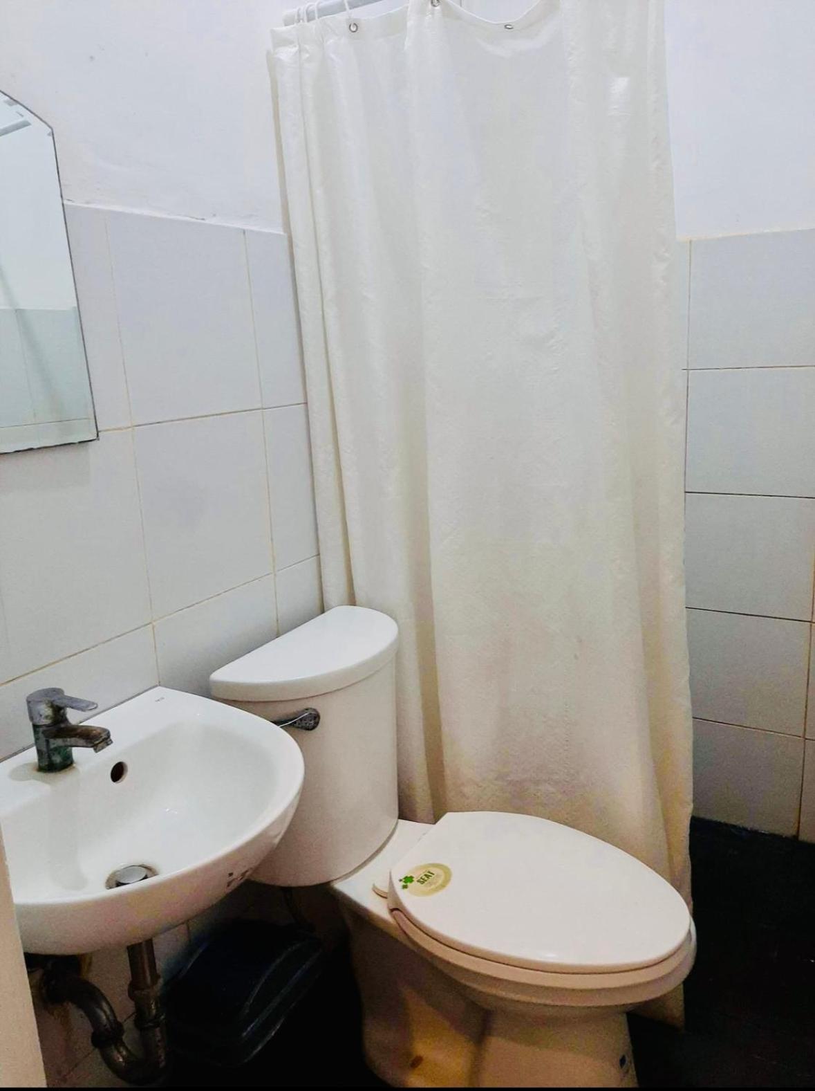 Hometown Hotel - Lacson Bacolod Esterno foto