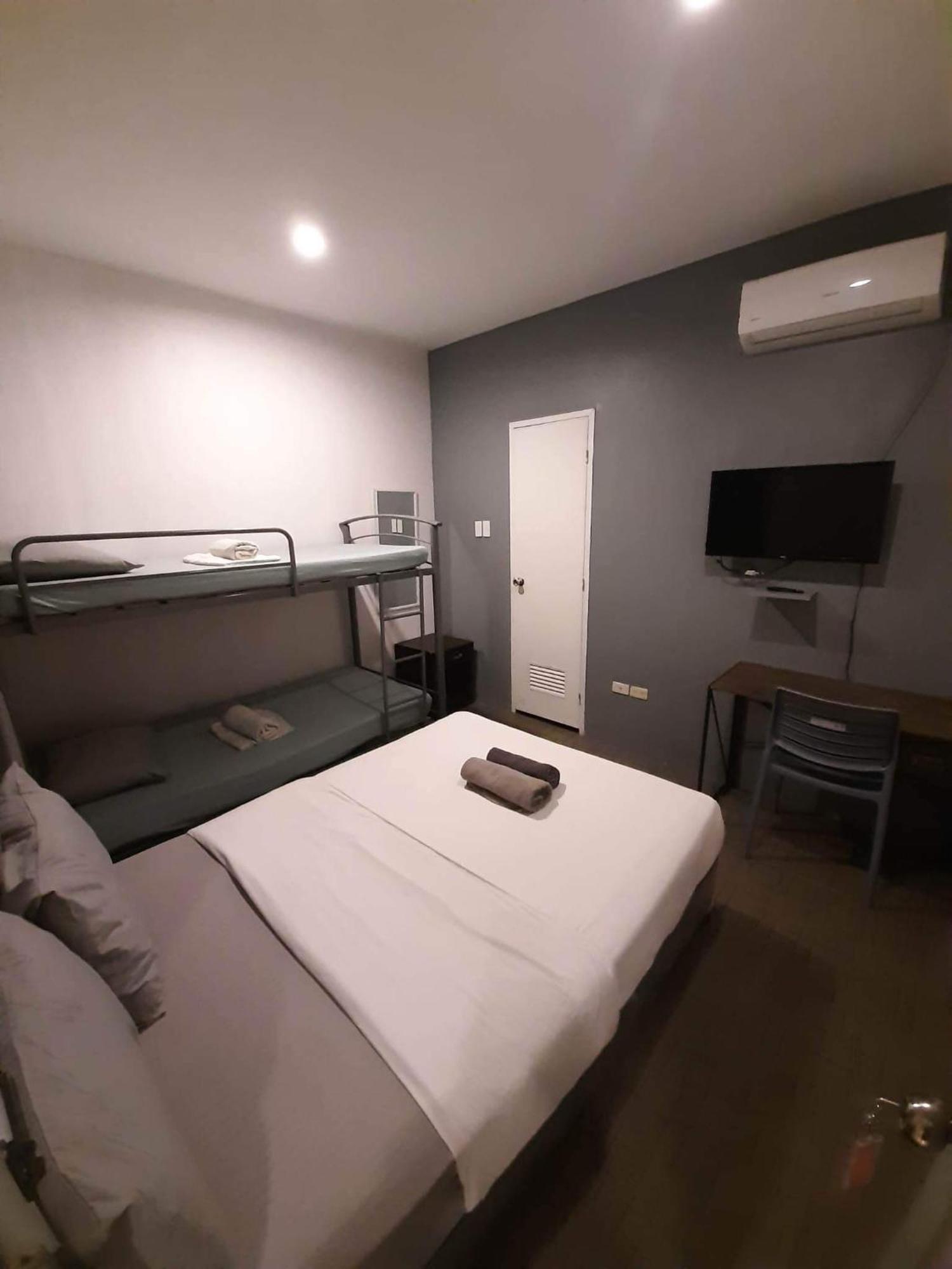 Hometown Hotel - Lacson Bacolod Esterno foto