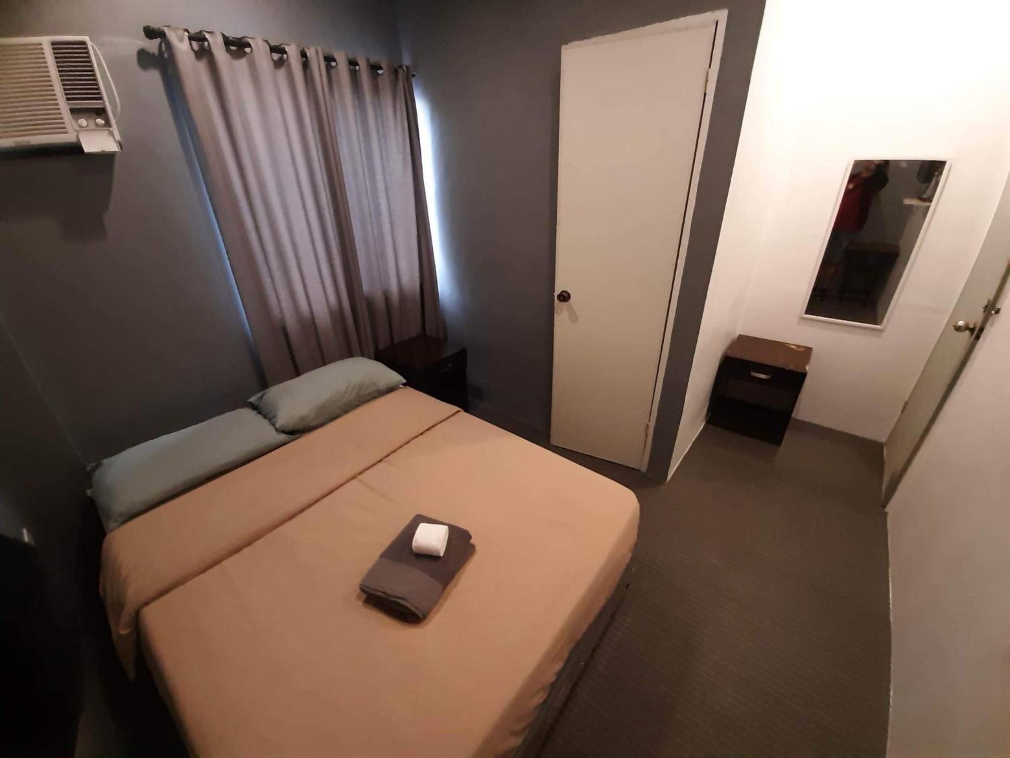 Hometown Hotel - Lacson Bacolod Esterno foto
