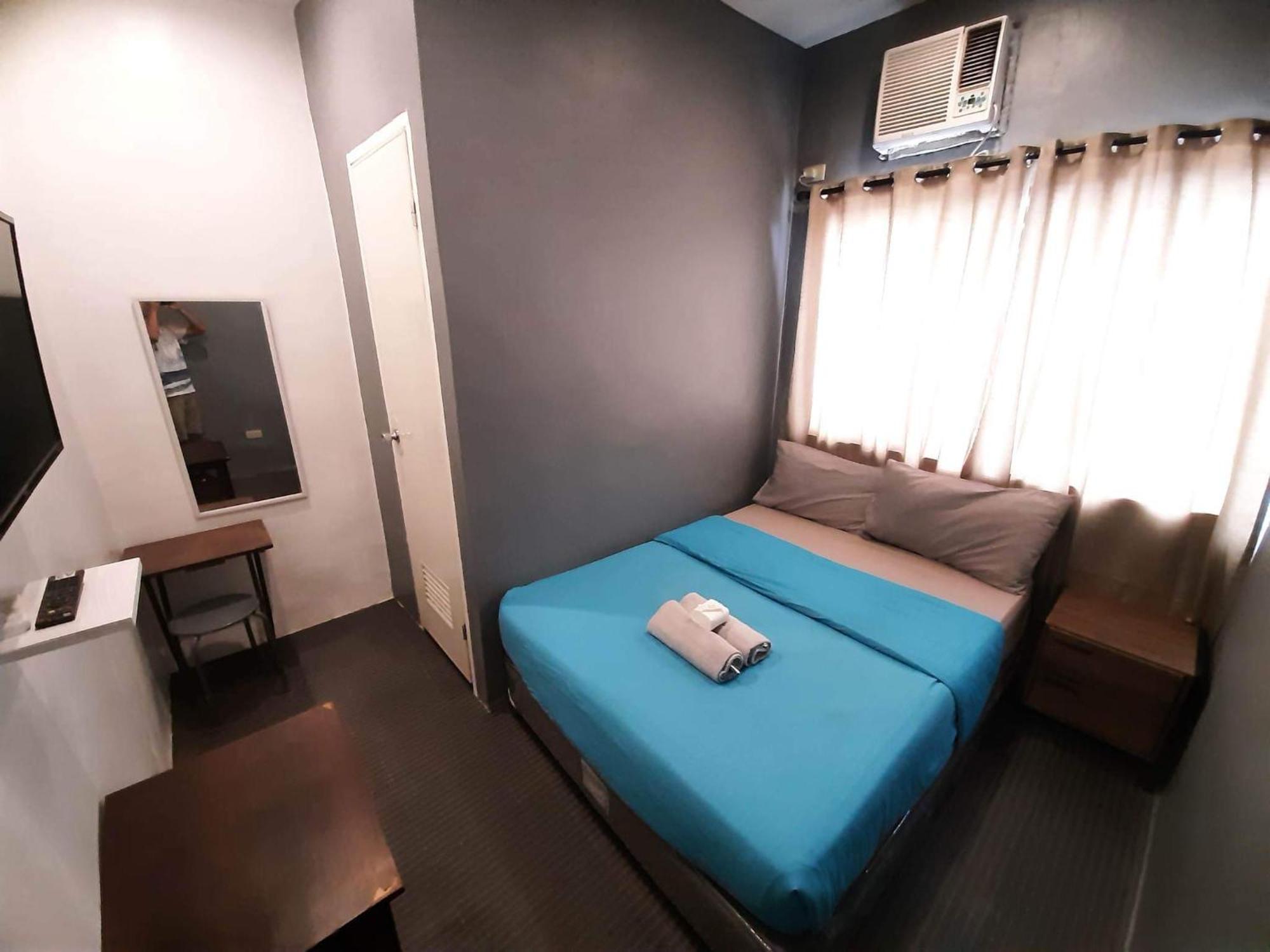 Hometown Hotel - Lacson Bacolod Esterno foto