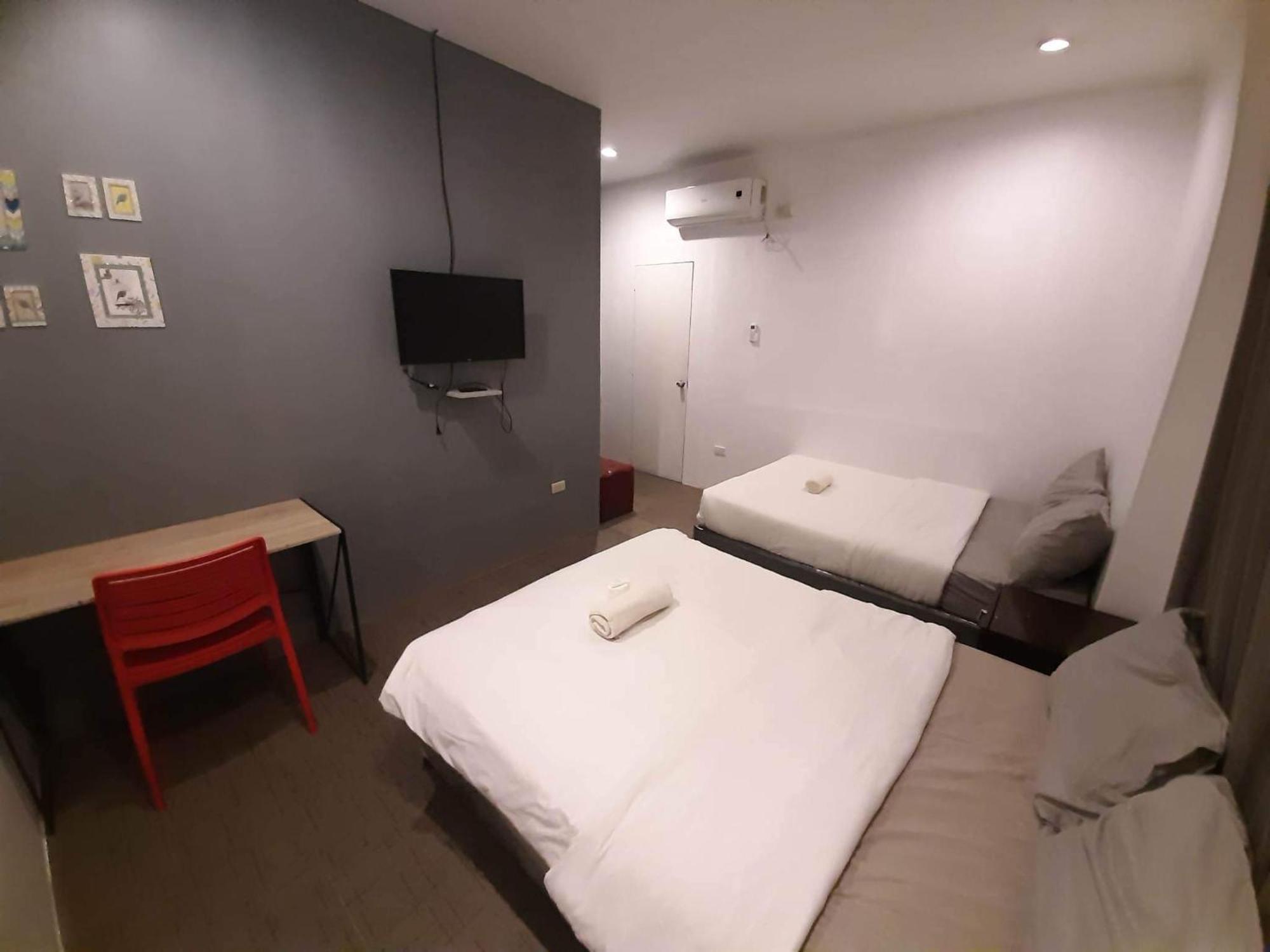 Hometown Hotel - Lacson Bacolod Esterno foto