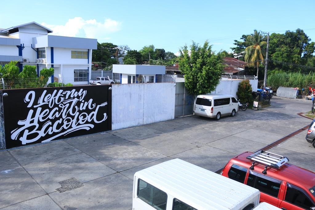Hometown Hotel - Lacson Bacolod Esterno foto