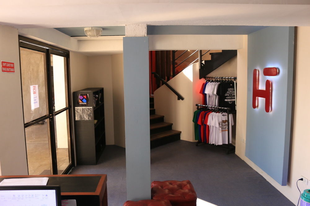 Hometown Hotel - Lacson Bacolod Esterno foto