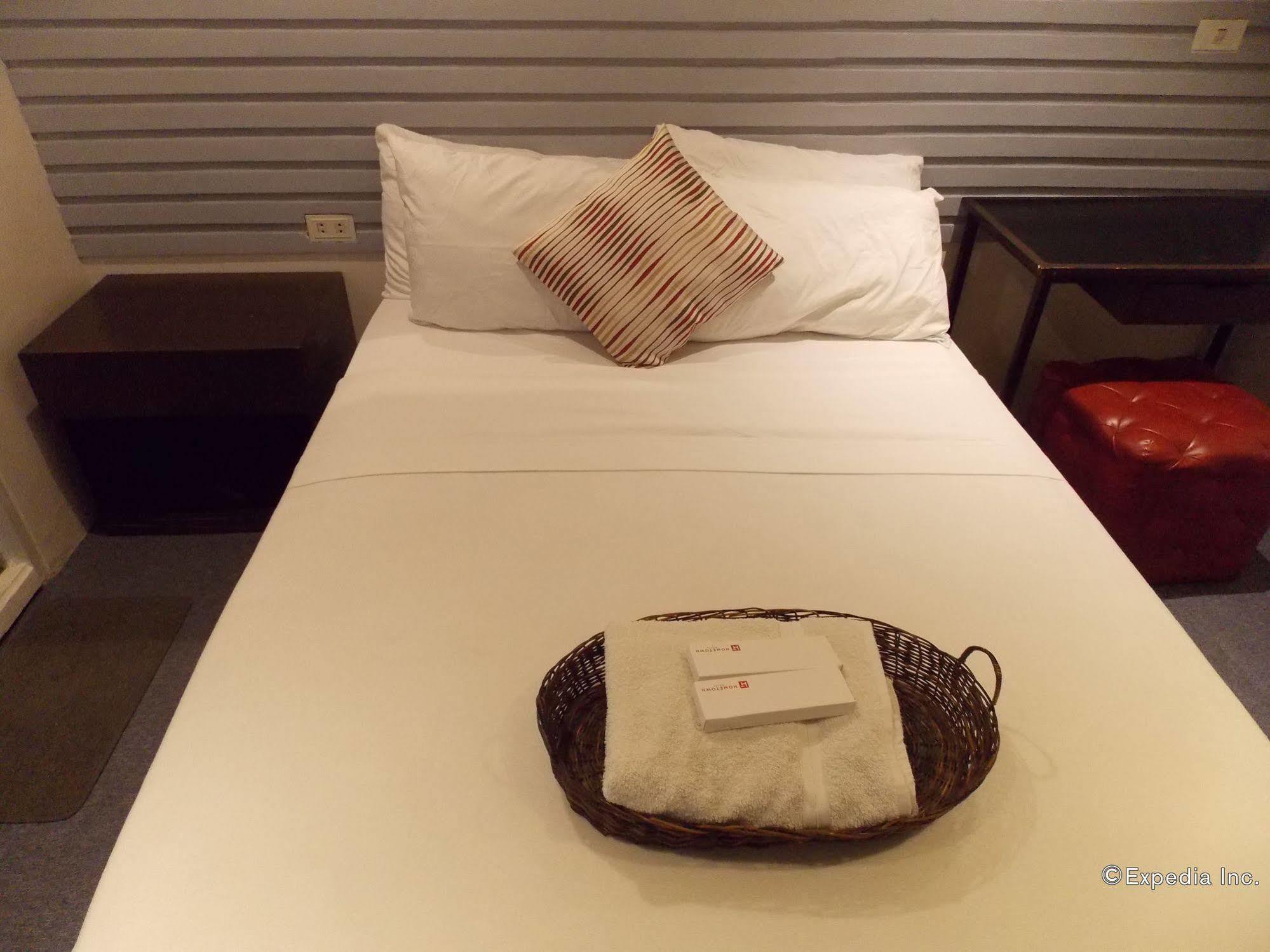 Hometown Hotel - Lacson Bacolod Esterno foto