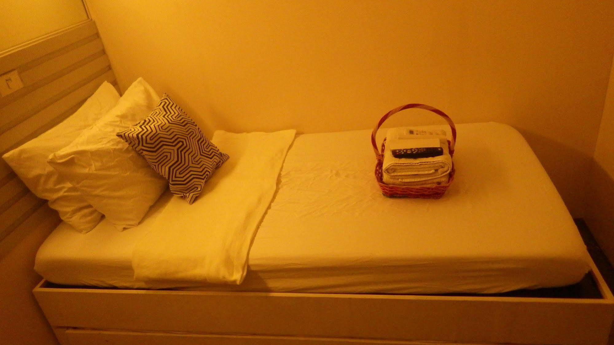 Hometown Hotel - Lacson Bacolod Esterno foto