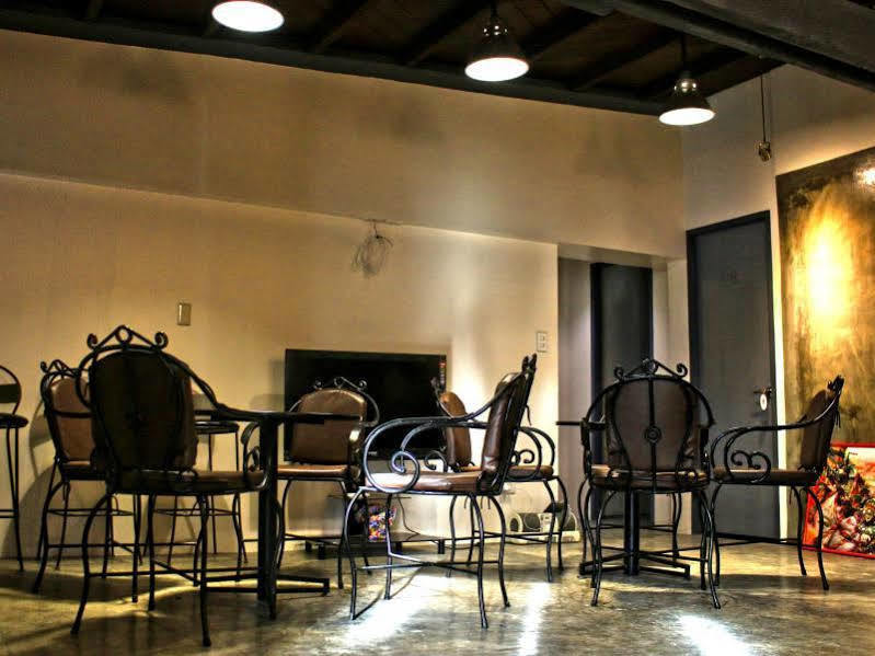 Hometown Hotel - Lacson Bacolod Esterno foto