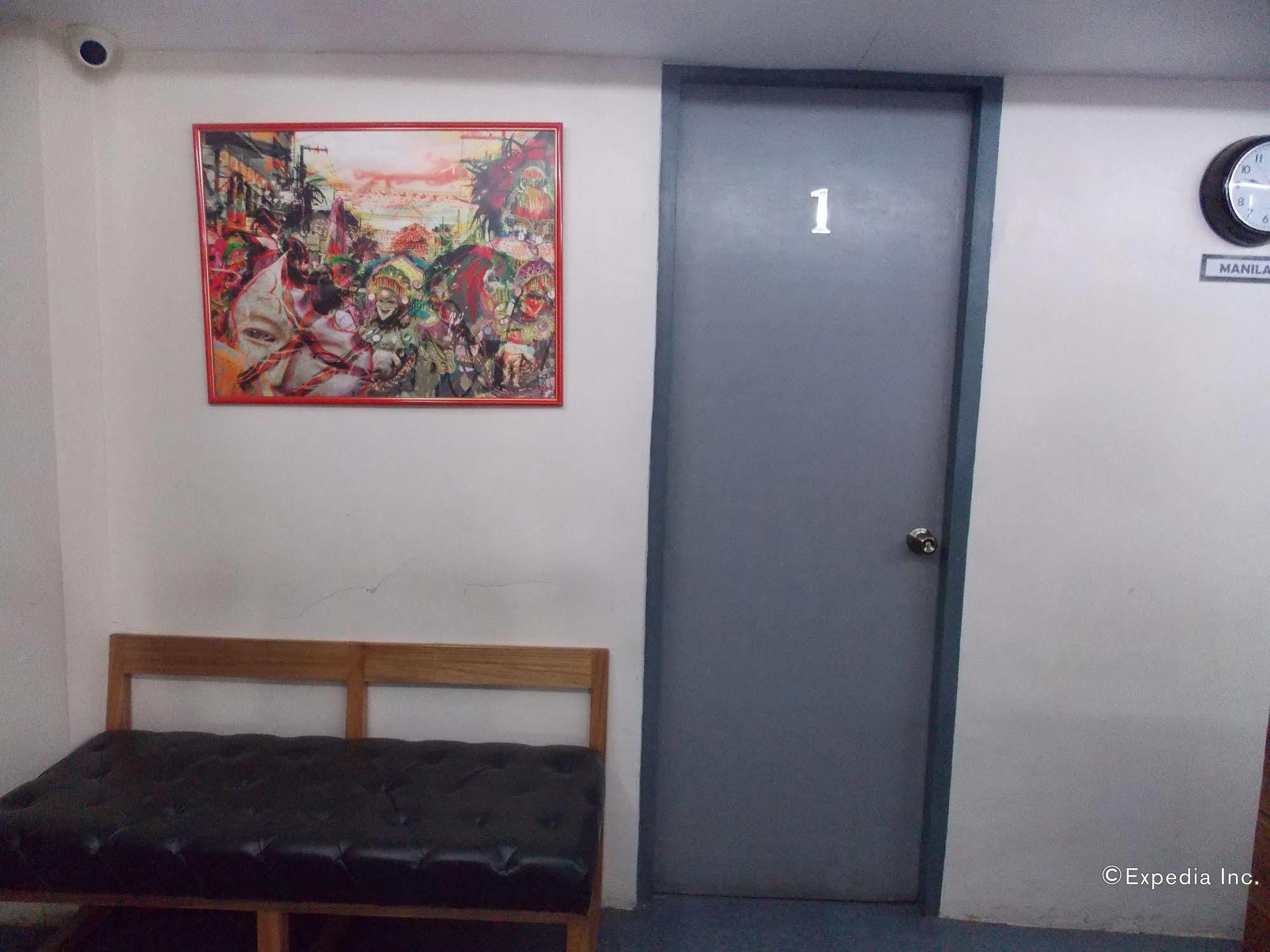 Hometown Hotel - Lacson Bacolod Esterno foto