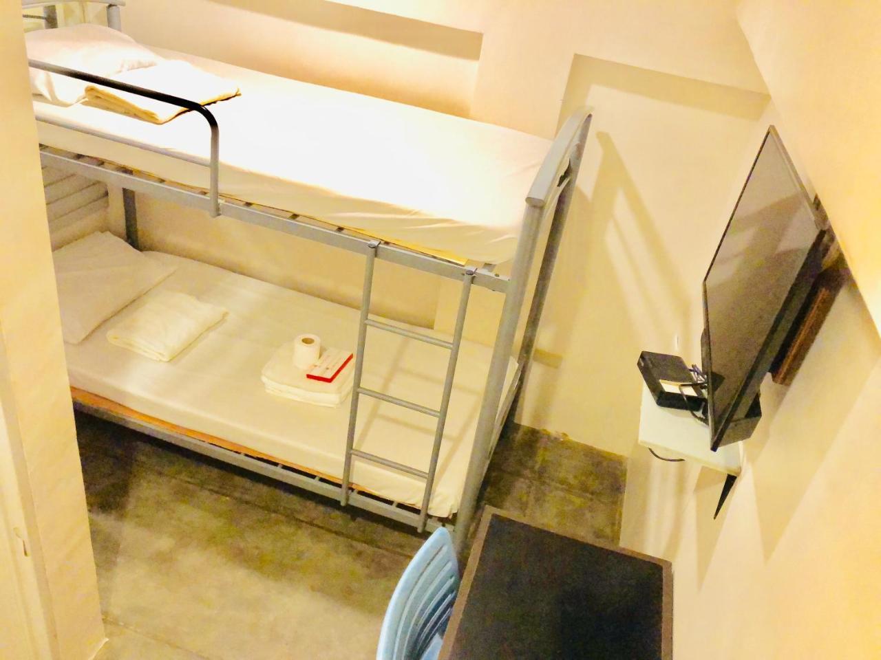 Hometown Hotel - Lacson Bacolod Esterno foto
