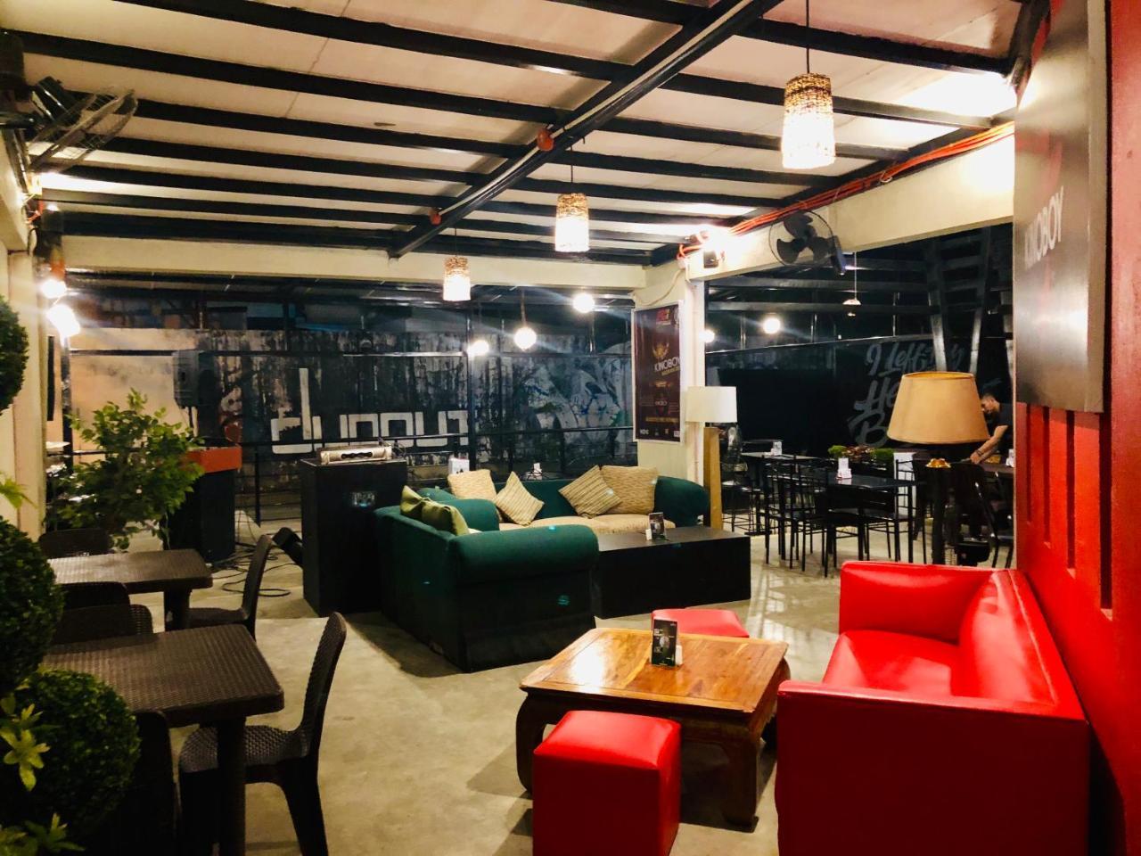 Hometown Hotel - Lacson Bacolod Esterno foto