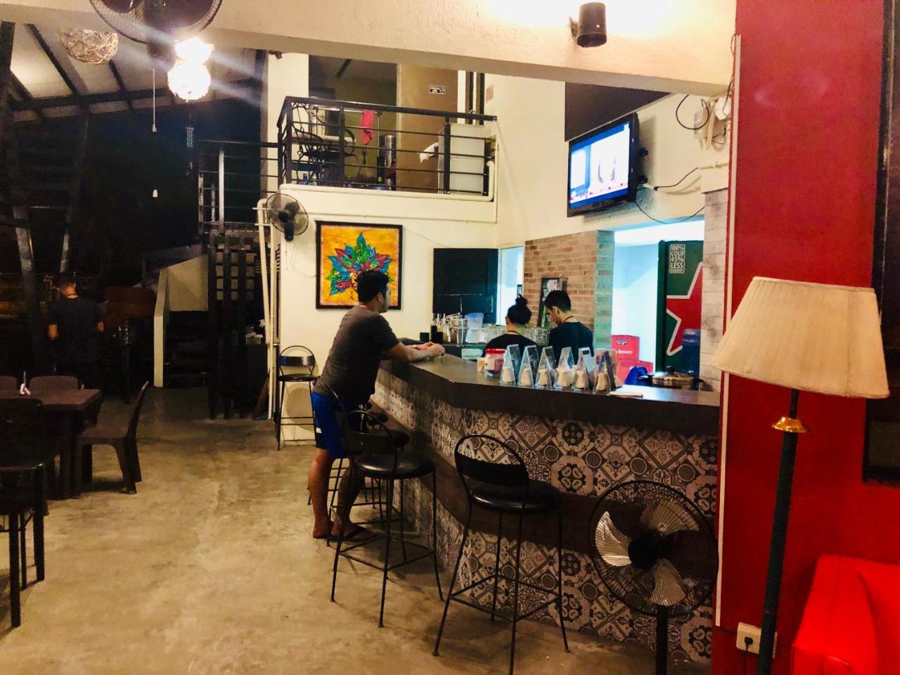 Hometown Hotel - Lacson Bacolod Esterno foto